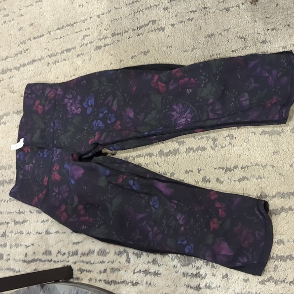 Lululemon Train Times Crop (17") Frozen Flourish Multi / Black - Picture 10 of 12